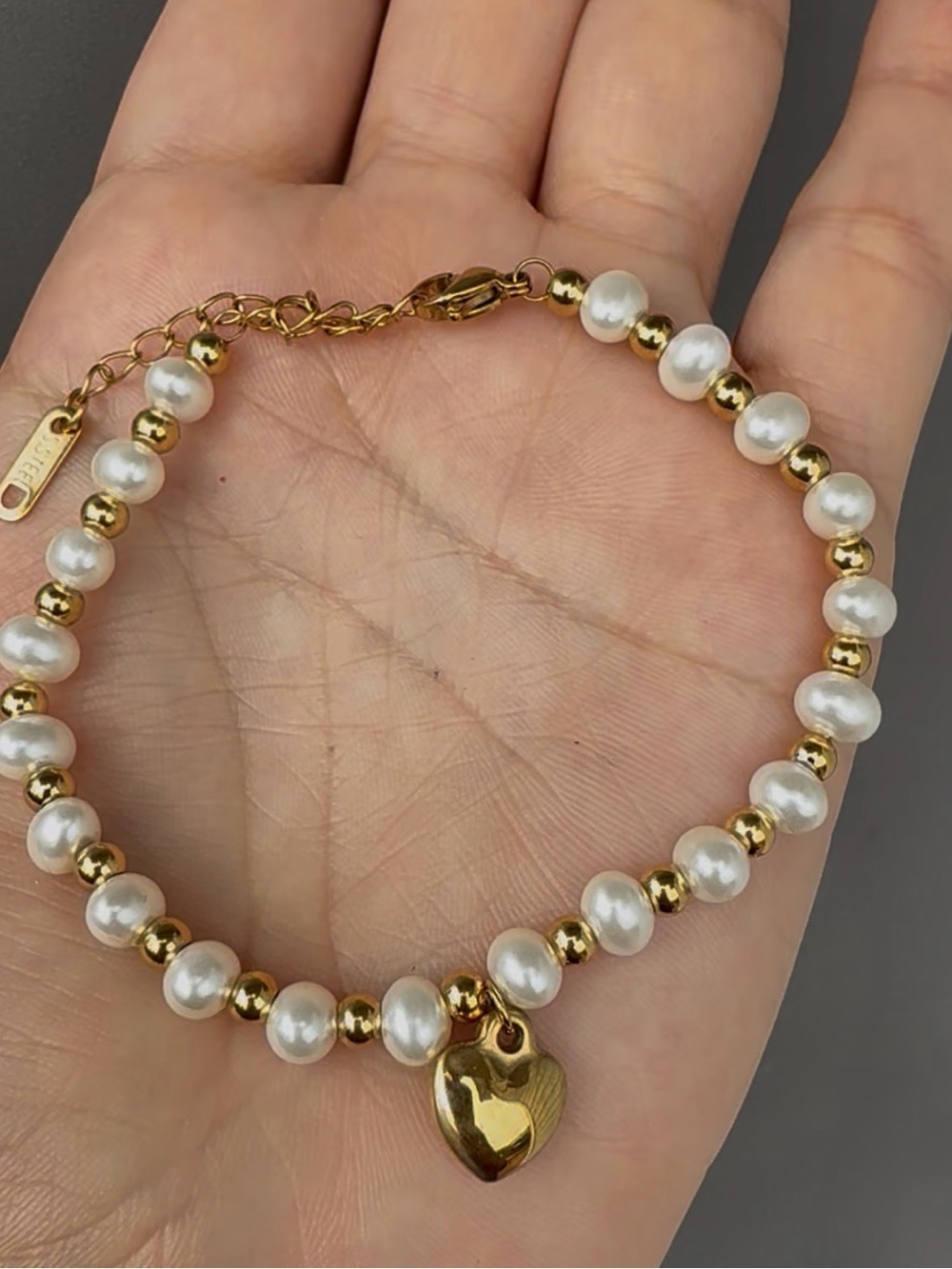 Minimalist Heart Charm Bracelet - Picture 3 of 6